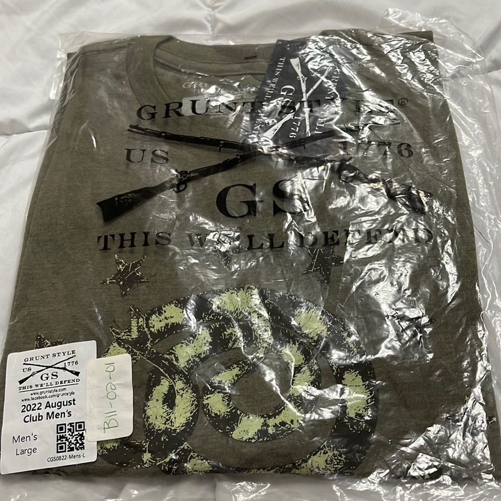 Men’s Grunt Style Shirt. NWT. Still in package.